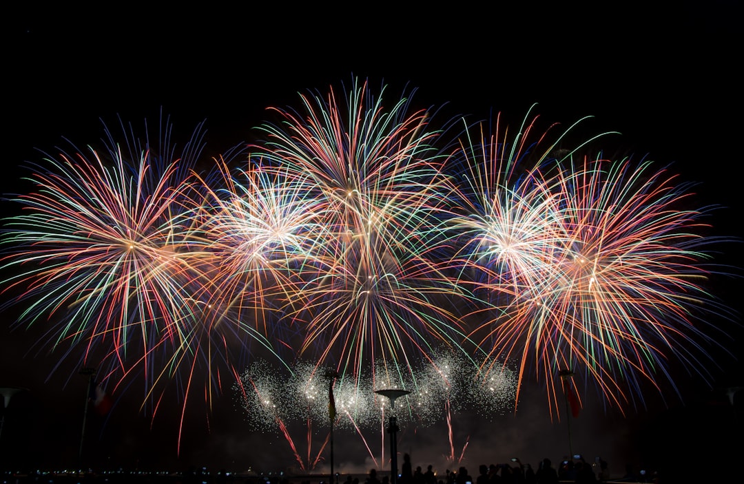 High-resolution landscape long exposure photography of fireworks display photo by Vernon Raineil Cenzon in 4th of July | PictureHub