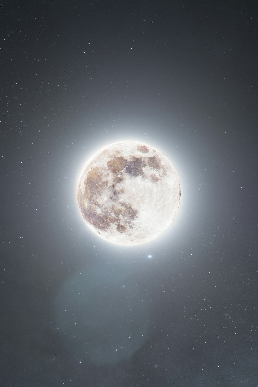 由 Jeremy Hynes 拍摄的 a glowing full moon in a dark starry night sky 高清图片 - 精选主题 | PictureHub